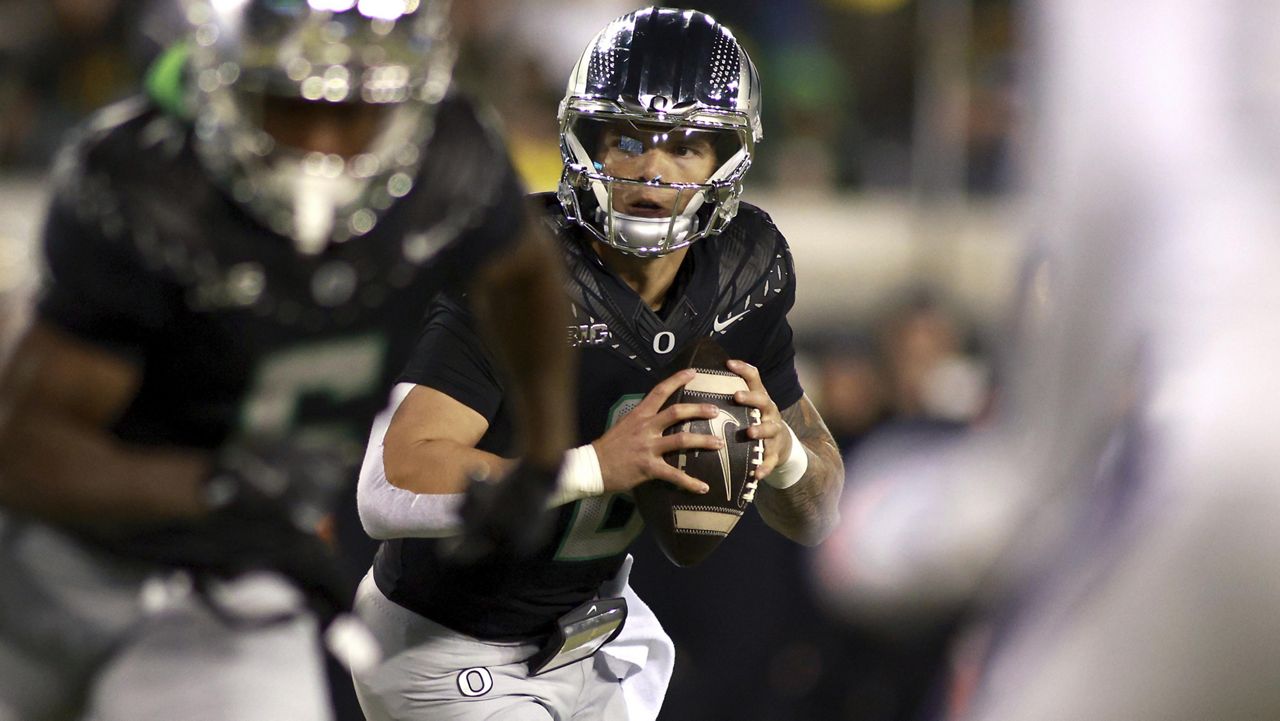 Oregon quarterback Dillon Gabriel, a Mililani High graduate, looked for an opening against Washington on Nov. 30 in Eugene, Ore.