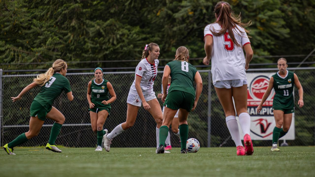 Women's Soccer Advances Two Spots to No. 6 in Top 25 - Hawai'i