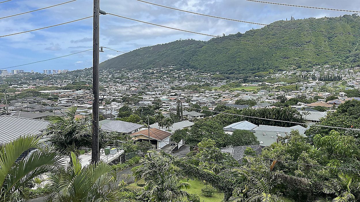 A new Honolulu City Council measure would give preference to Honolulu residents in city-supported housing. (Spectrum News/Michael Tsai)