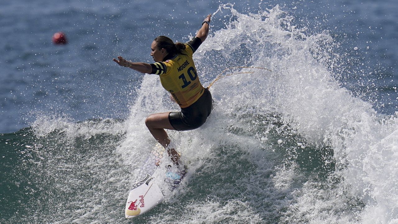 Carissa Moore congratulates Marks after WSL Finals loss