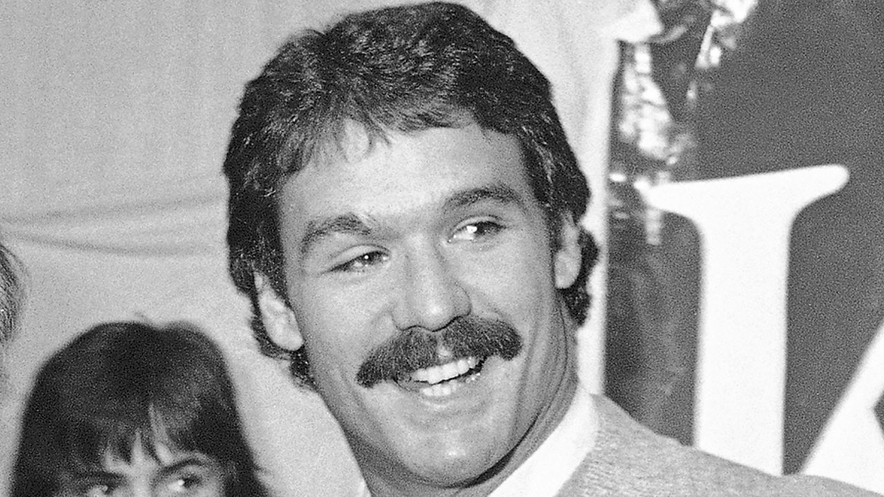 New England Patriots tight end Russ Francis smiled during a press conference Sunday, Feb. 11, 1980, at Boston Garden. Francis, who attended Kailua High School, became a three-time Pro Bowl selection who won a Super Bowl with the 1984 San Francisco 49ers. He was killed along with another aviation enthusiast when the single-engine plane the two men were in crashed shortly after takeoff from an airport in upstate New York, authorities said Monday.