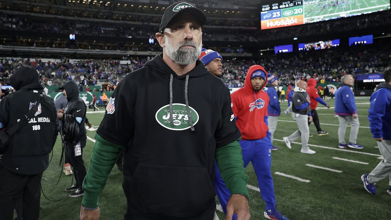 New York Jets interim head coach Jeff Ulbrich, a University of Hawaii alumnus, walked off the field after an 23-20 loss to the Buffalo Bills in East Rutherford, N.J., Monday.