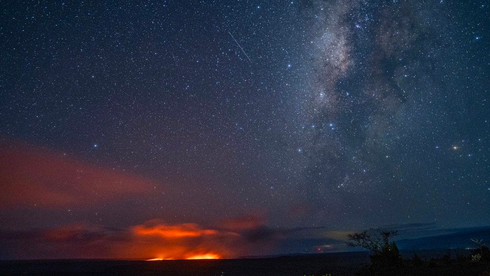 Eruption glow and a meteor from Uēkahuna around 3 a.m. Monday, June 3. (Hawaii Pacific Parks Association/Yvonne Baur)