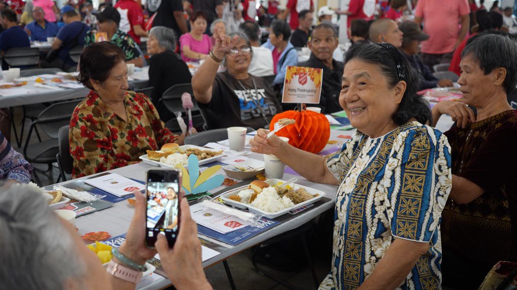 On Thanksgiving Day, The Salvation Army along with hundreds of volunteers served up free Thanksgiving meals to 1,675 people at the Blaisdell Exhibition Hall. (Photo courtesy of the Salvation Army)