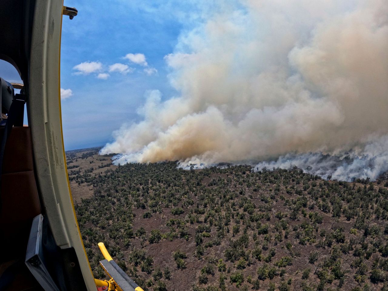 Large wildfire burning amid drought on Hawaii's Big Island - Vimarsana News