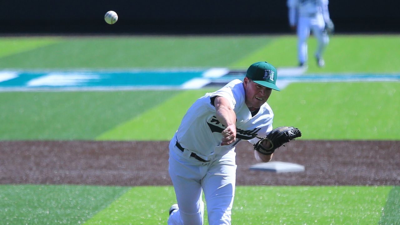 Hawaii baseball team breaks in new field with alumni game