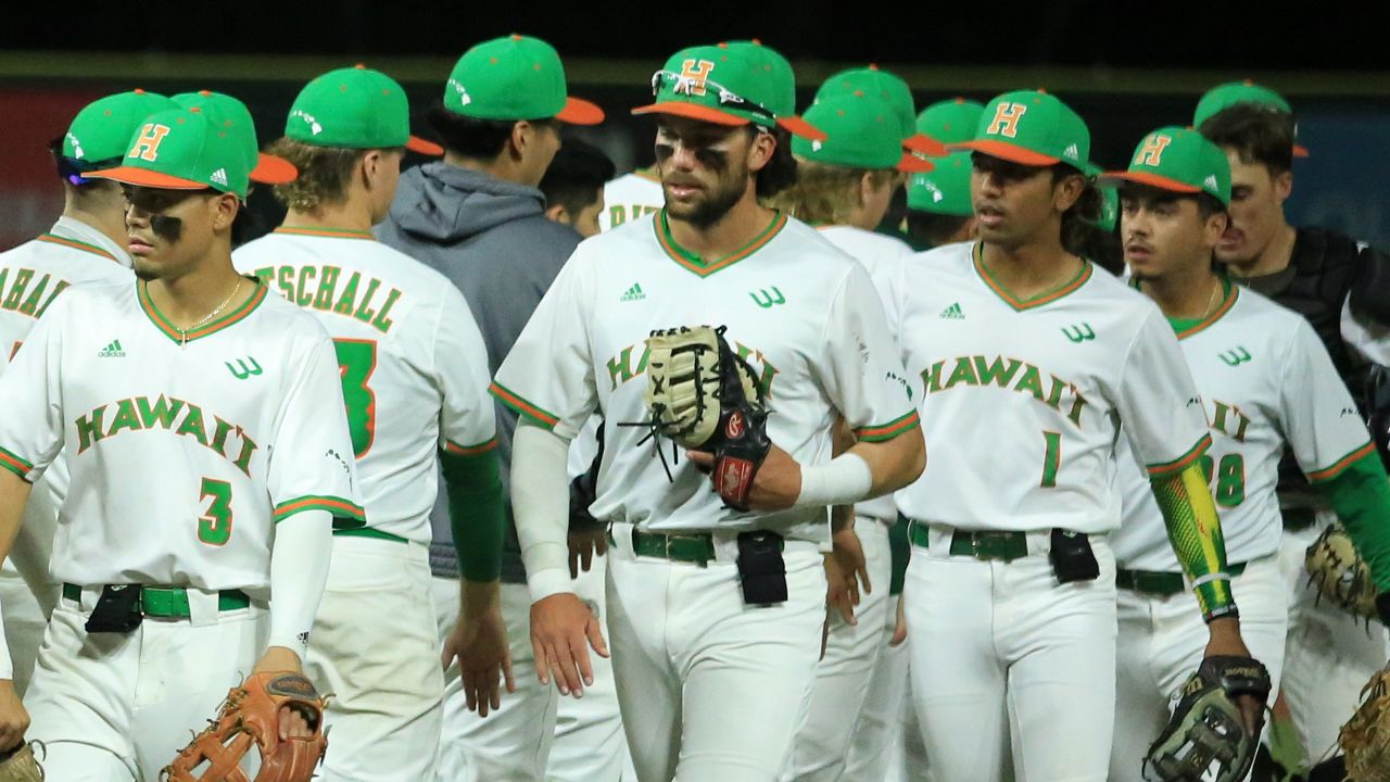 Kyson Donahue, middle and the Hawaii baseball team compiled a Big West season-high 19 hits, including two home runs, at UC San Diego on Saturday, April 27, 2024. (Spectrum News/Brian McInnis)