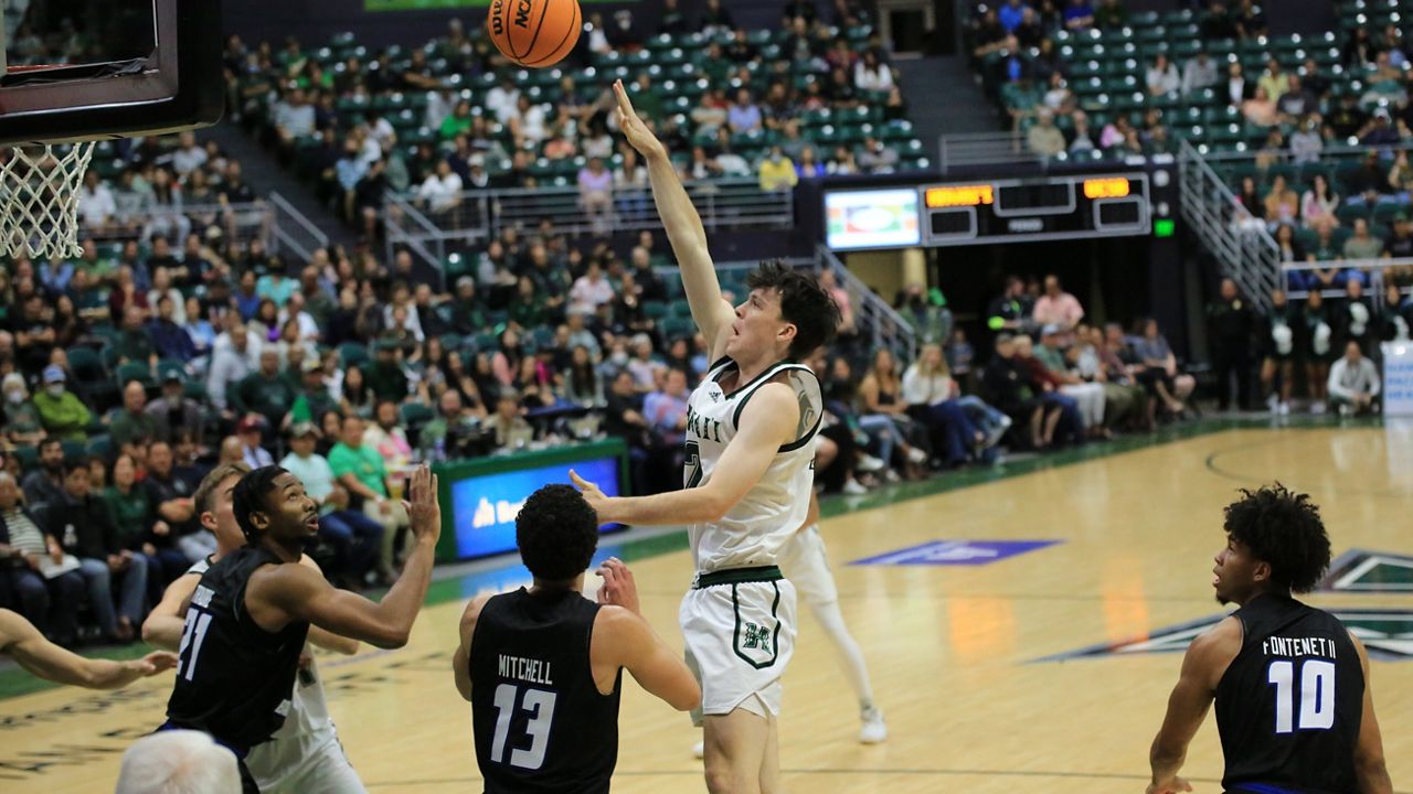 Hawaii guard Tom Beattie rose up for a shot against UC Santa Barbara at the Stan Sheriff Center on Jan. 25. Beattie scored a season-high 15 points in UH's loss at UCSB's Thunderdome on Saturday.