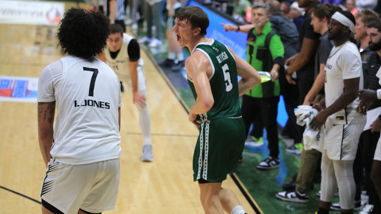 Hawaii forward Gytis Nemeiksa, middle, reacted after blocking the shot of Oakland's Isaiah Jones (7) to secure a 73-70 win over the Golden Grizzlies in overtime of the Hawaiian Airlines Diamond Head Classic third-place game at the Stan Sheriff Center on Christmas. 