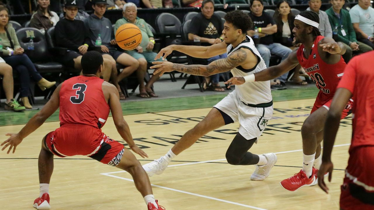 Hawaii men's basketball opens season with win over Hilo