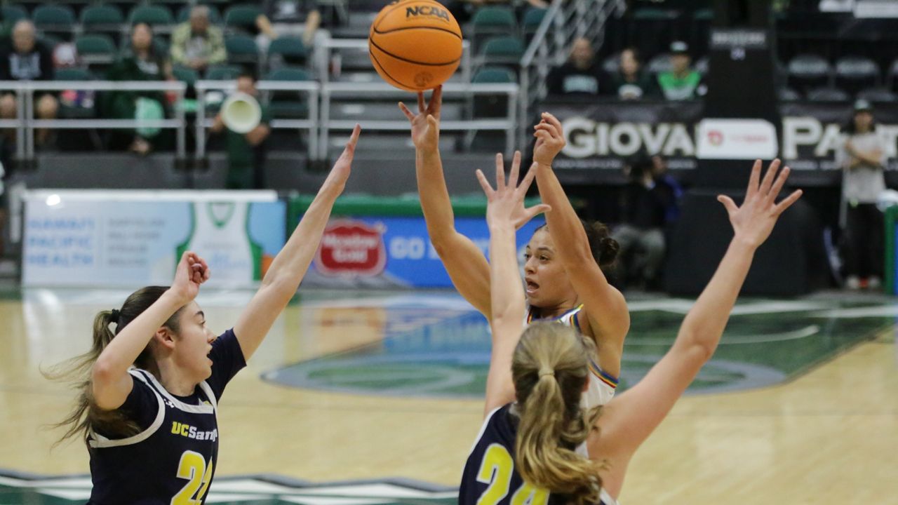 Hawaii point guard Lily Wahinekapu attempted a 3-pointer against UC San Diego. Wahinekapu eclipsed 1,000 points for her college career in a loss at UC Santa Barbara on Thursday.