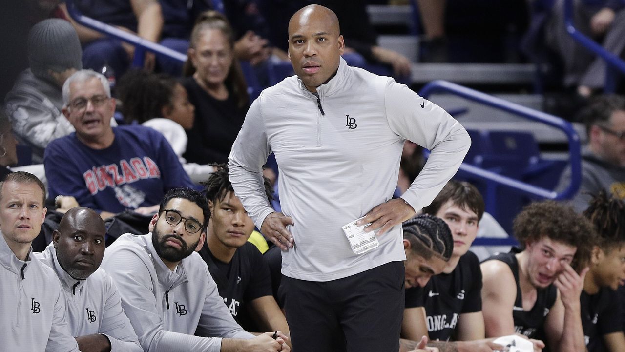 Long Beach State men's basketball coach Chris Acker, middle, seen against Gonzaga on Nov. 20. Acker, a former Chaminade guard and Hawaii assistant coach, and another ex-UH assistant, John Montgomery, far left, take on their old boss Eran Ganot when the Rainbow Warriors visit LBSU's Pyramid on Saturday.