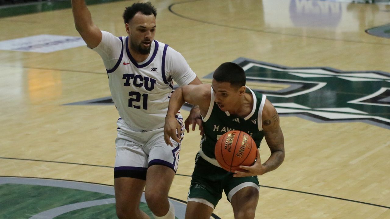 Hawaii guard Juan Munoz, seen against TCU in the Hawaiian Airlines Diamond Head Classic, was given his first start of his Rainbow Warrior career at UC San Diego on Saturday, but the Rainbow Warriors' struggles continued in a loss to the Tritons.