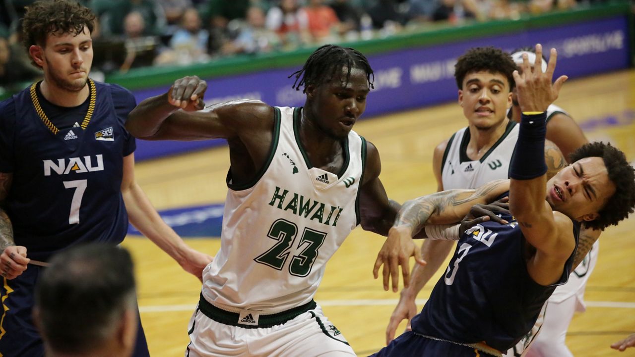 UH basketball notches win over NAU amid Maui Invitational