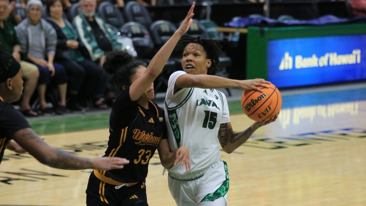 Hawaii guard Daejah Phillips, right, seen against Louisiana-Monroe on Nov. 22, led the Rainbow Wahine in a losing effort against San Diego State at Viejas Arena on Saturday.