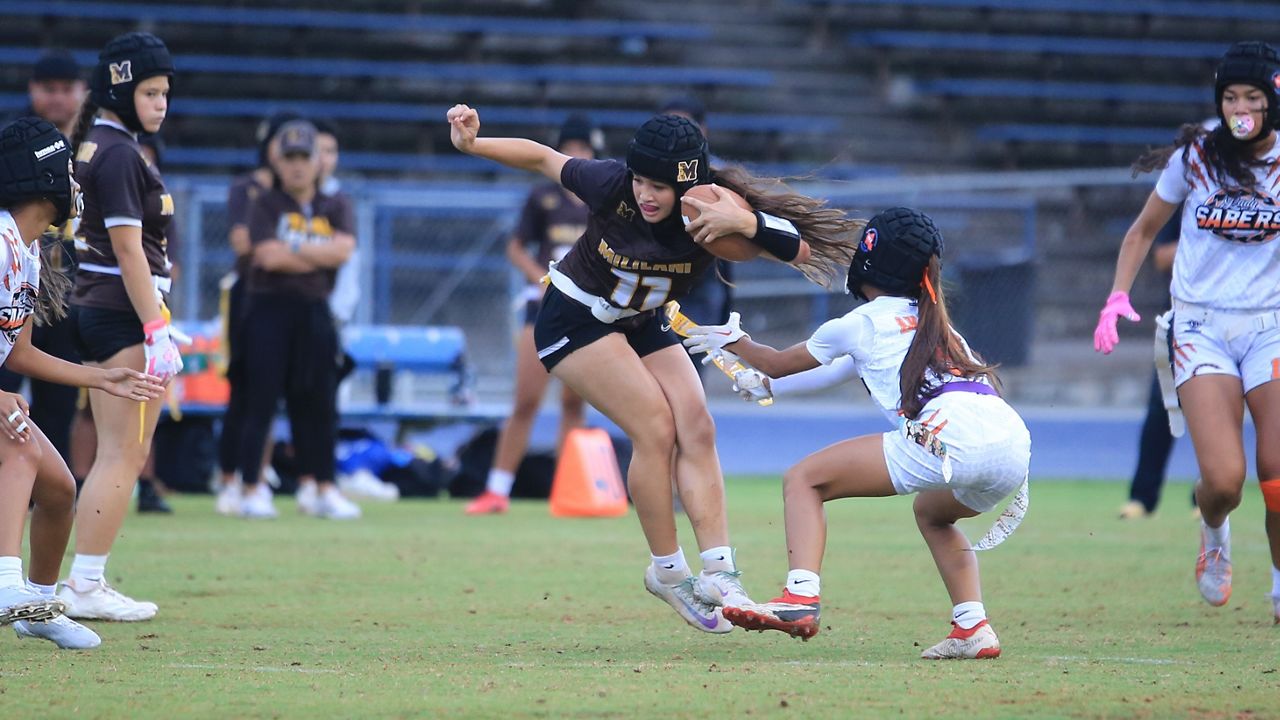 Mililani quarterback Zenn Nelson whirled her way to more keeper yardage against Campbell. (Spectrum News/Brian McInnis)