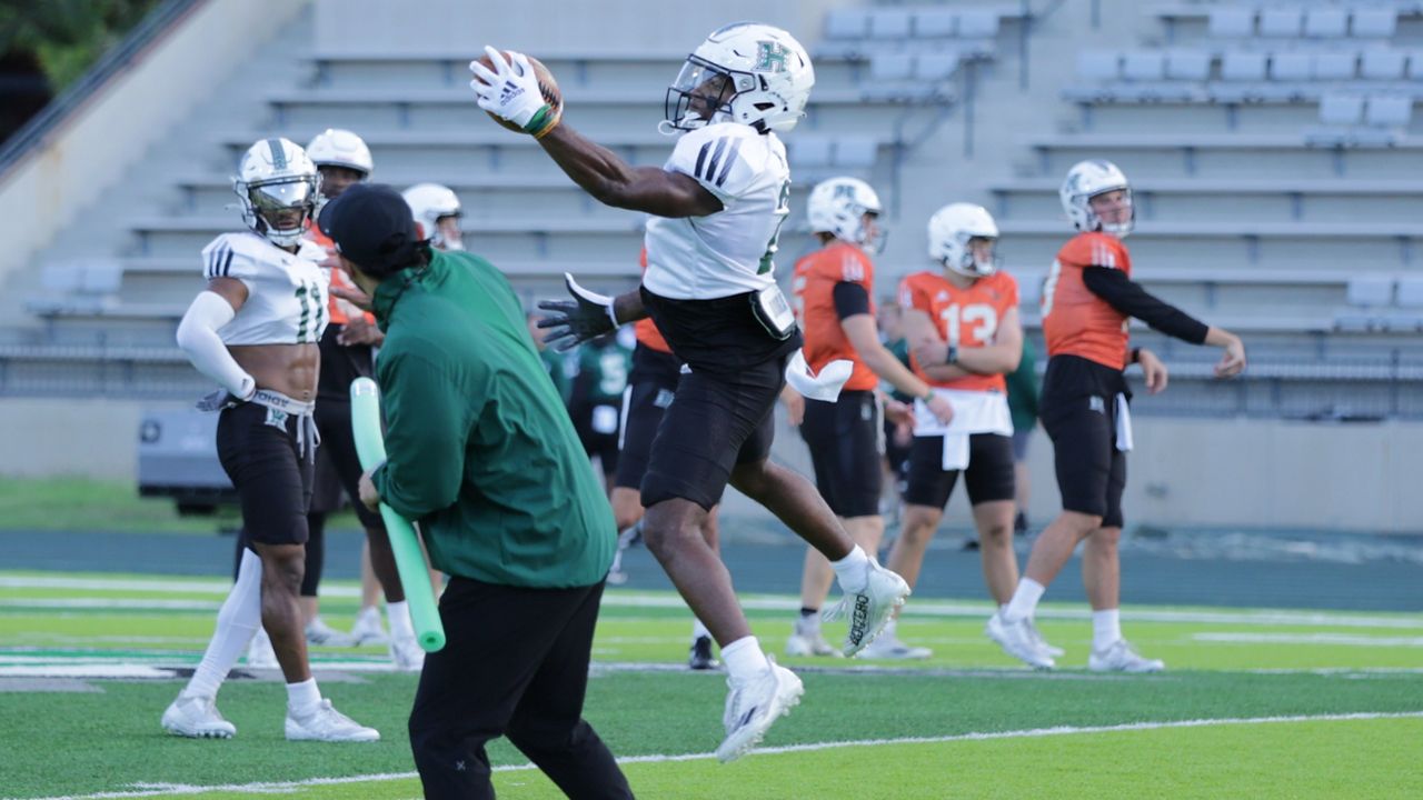 Tylan Hines grabbed a ball with one hand during slotback drills at a Hawaii football spring practice in February.