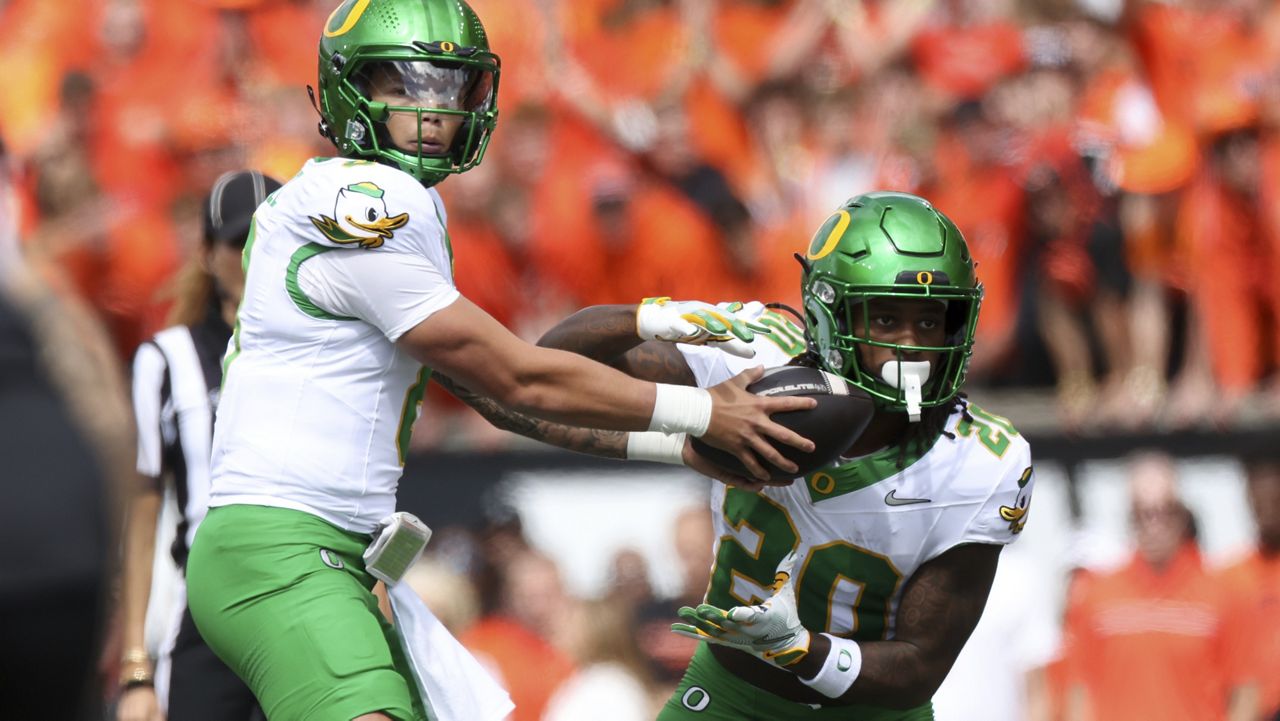 Oregon quarterback Dillon Gabried handed off the ball to running back Jordan James in the first half against Oregon State at Reser Stadium in Corvallis, Ore., on Saturday. 