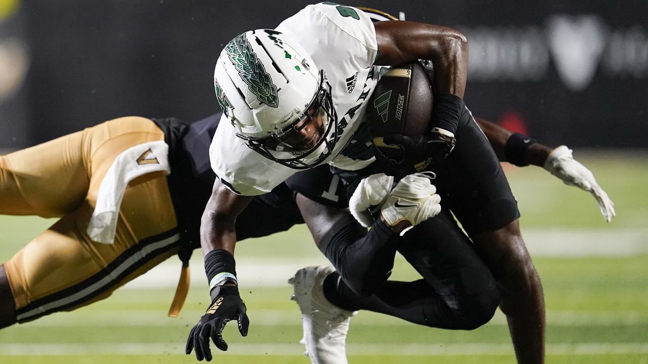 Hawaii redshirt freshman receiver Pofele Ashlock exploded for 127 yards and a touchdown on seven catches in his college debut.