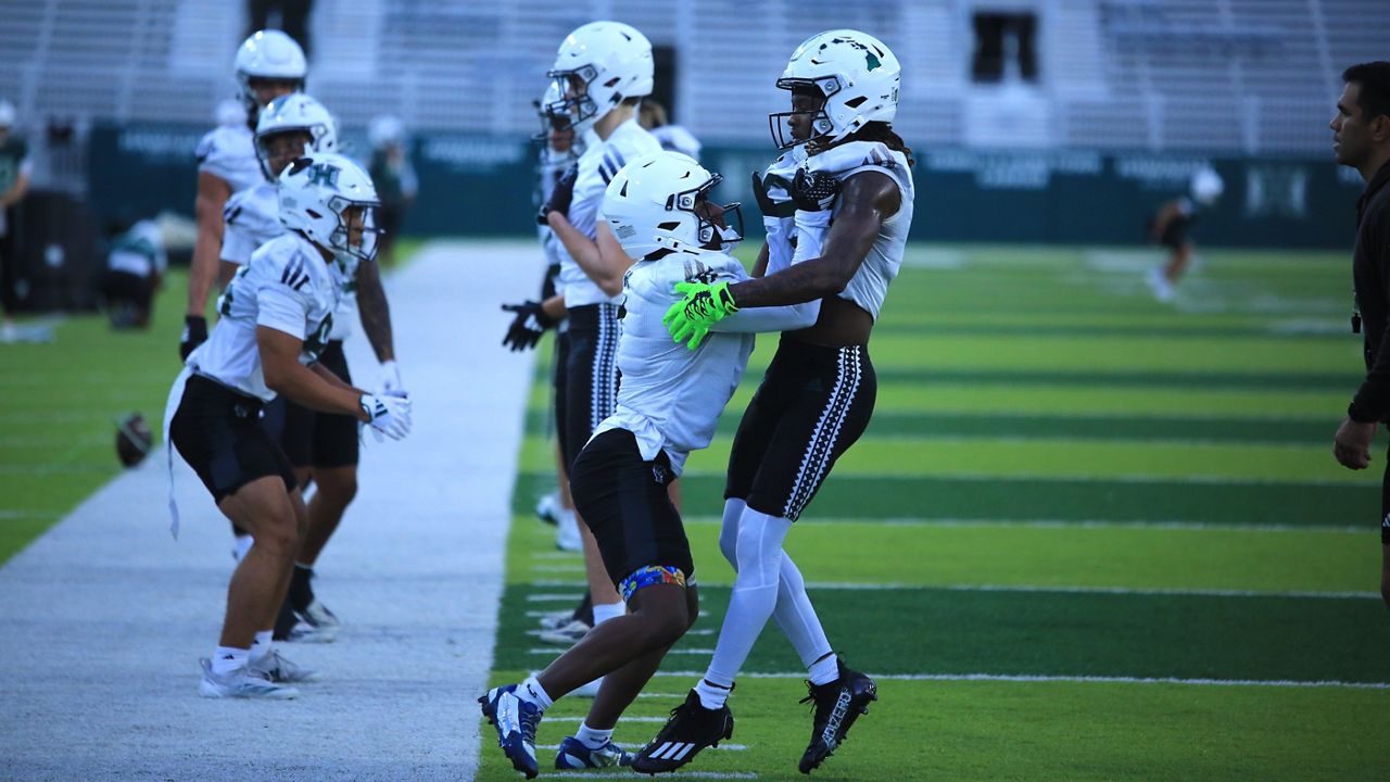 Hawaii football springballDay1 14 HI 020203