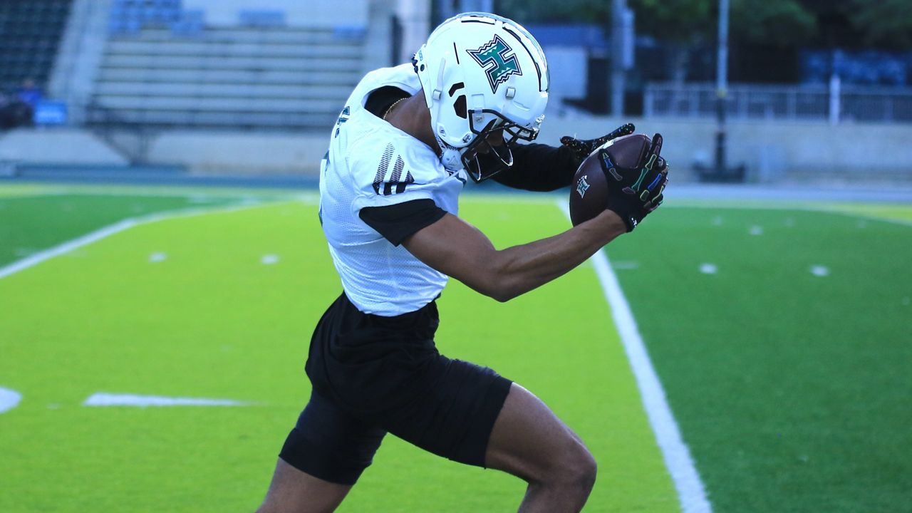 Hawaii football springballDay1 17 HI 020203