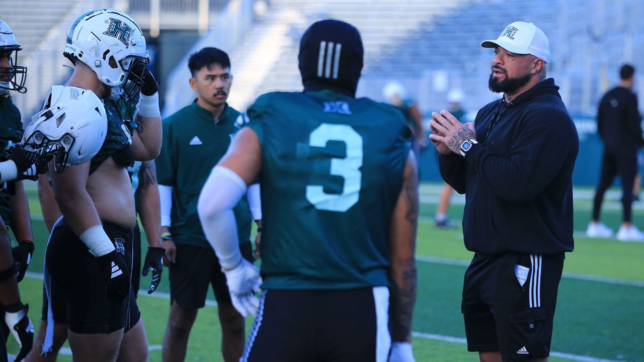 Hawaii football springballDay1 20 HI 020203