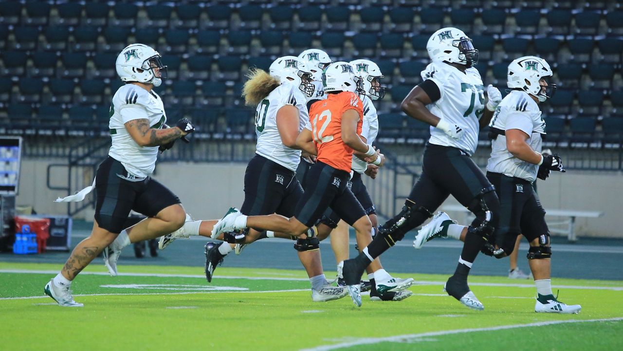 Hawaii football springballDay1 22 HI 020203