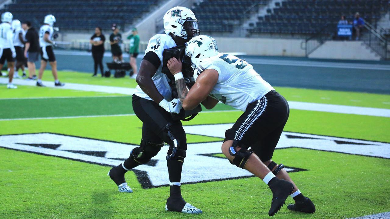 Hawaii football springballDay1 23 HI 020203