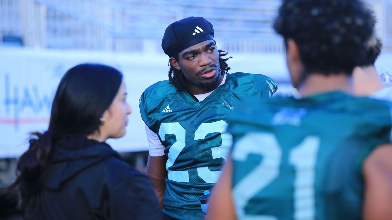 Hawaii football springballDay1 2 HI 020203