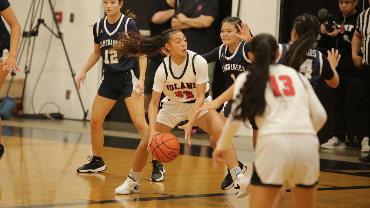 Iolani guard Justice Kekauoha went to work inside against Kamehameha in the Raiders' home victory on Friday night.