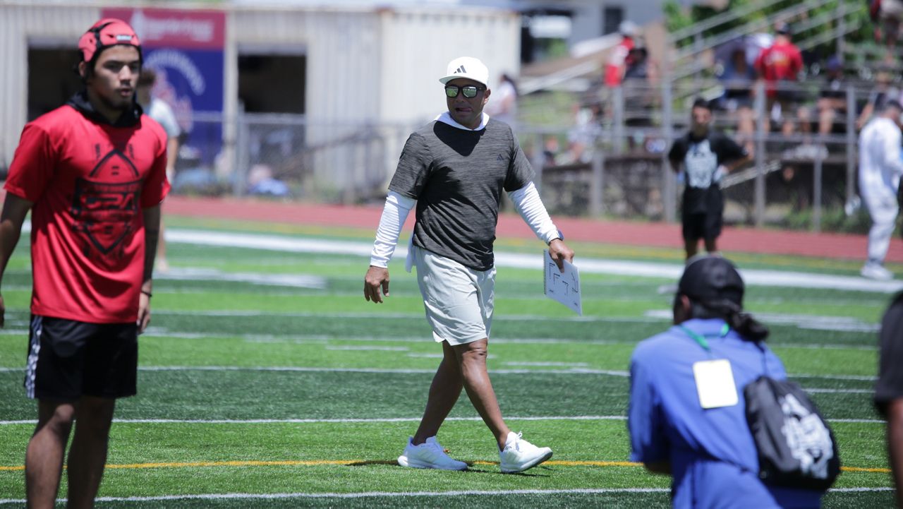 Jesse Sapolu, June Jones impressed by talent at GPA camp