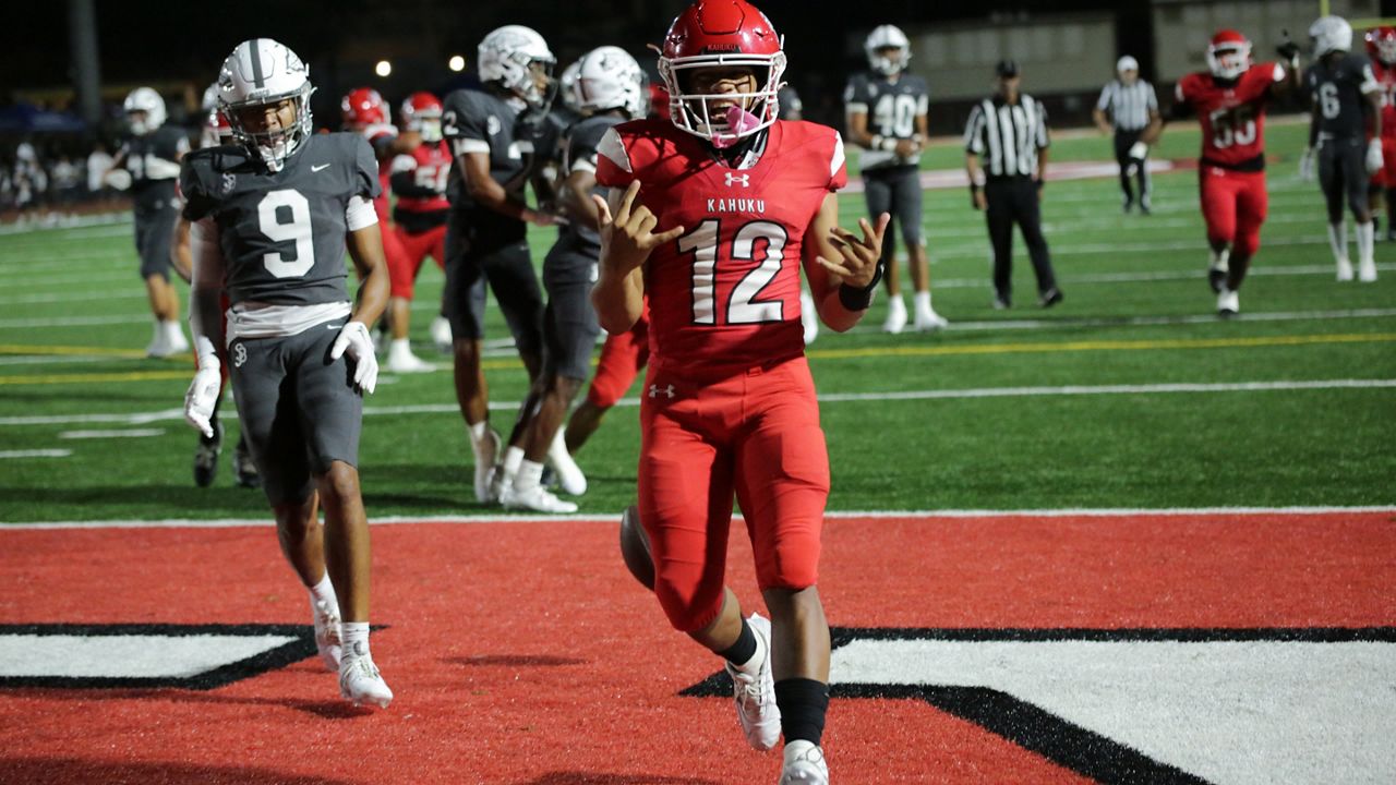 Kahuku quarterback Tuli Tagovailoa-Amosa celebrated after scoring the go-ahead touchdown against defending national champion St. John Bosco on Saturday night.