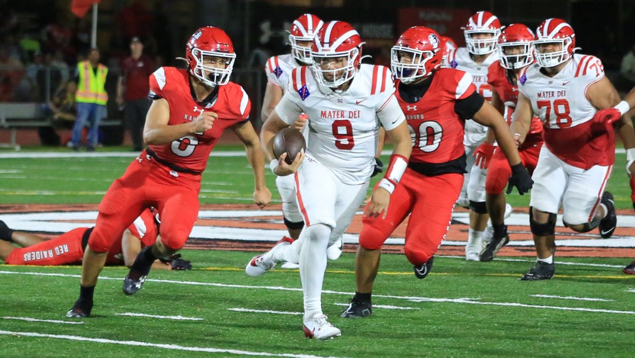 Mater Dei (Calif.) quarterback Ashton Beierly scrambled for yardage while pursued by Kahuku on Saturday night.