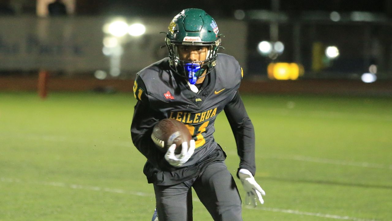 Leilehua running back Cameron Keeve, seen against Kailua in the OIA Division I championship on Nov. 9, rushed for four touchdowns against Lahainaluna on Maui in the HHSAA D-I first round on Saturday.