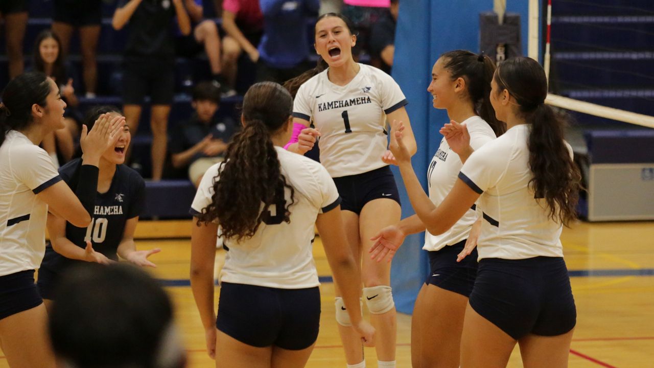 Kalei Watson (1) and the Kamehameha Warriors rallied from a set down to defeat Punahou in four in Kekuhaupio Gym on Thursday night.