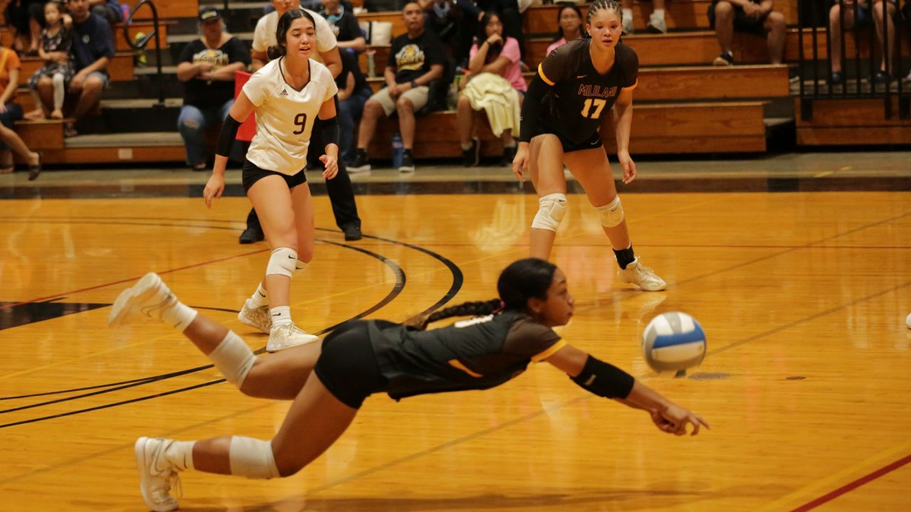 Mililani's Ma‘ila Stephens laid out for a dig attempt as teammates Alaina Valdez (9) and Alexis Rodriguez (17) stood by. (Spectrum News/Brian McInnis)