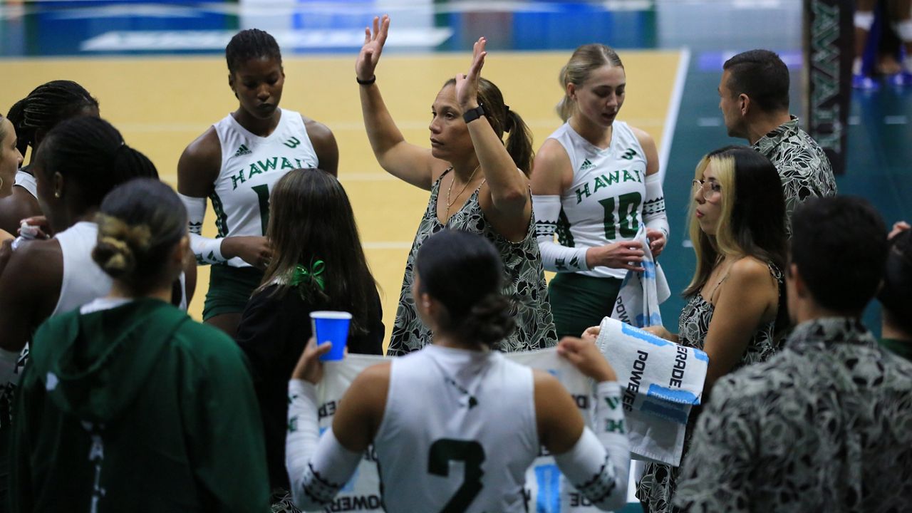 Hawaii coach Robyn Ah Mow raised her arms in a timeout when the Rainbow Wahine played UC Riverside at the Stan Sheriff Center on Oct. 13.