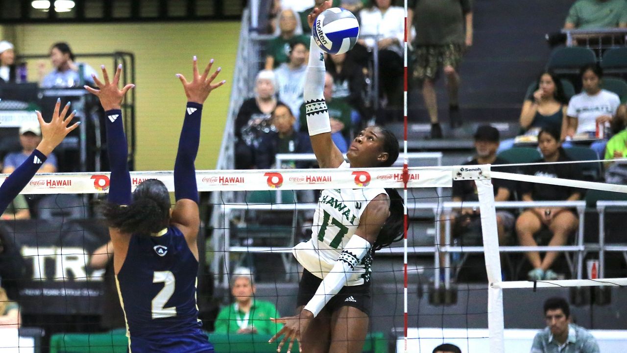 Hawaii hitter Caylen Alexander, seen against UC Davis on Oct. 11, put down 28 kills at Cal State Bakersfield to surpass 1,000 for her three-year Rainbow Wahine career on Tuesday night.