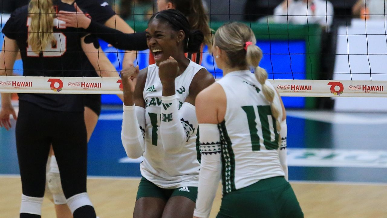 Hawaii hitter Caylen Alexander, left, reacted after a block against Oregon State on Friday night. Alexander compiled a career-high 38 kills against Texas State on Saturday.