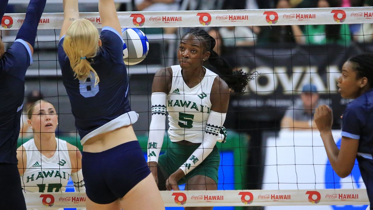 Hawaii middle Jacyn Bamis, seen against San Diego on Sept. 1, recorded nine kills and a block in a four-set loss at Baylor on Saturday.