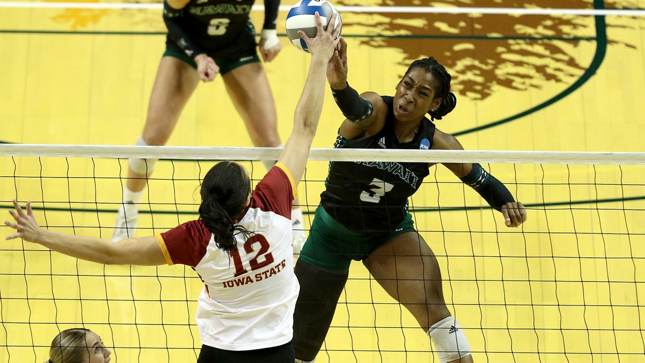 Hawaii middle Amber Igiede jousted for the ball against Iowa State's Alexis Engelbrecht in the NCAA Tournament first round at Oregon's Matthew Knight Arena.