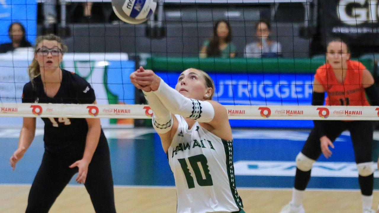 Hawaii setter Kate Lang, a native of Keller, Texas, bump set against Oregon State last week. Lang had 32 assists in a four-set loss to the Longhorns.