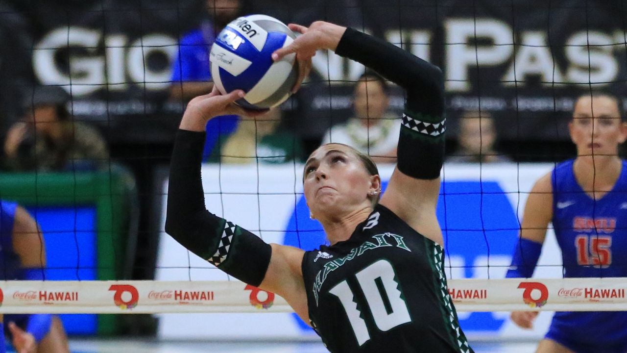 Hawaii senior Kate Lang, seen in the 2024 season opener against SMU, reached 100 consecutive starts at setter in Sunday's match against UC Riverside.