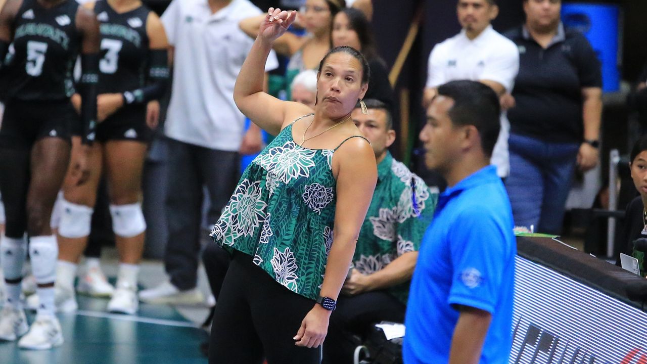 Alexander rallies UH women's volleyball over SMU in opener