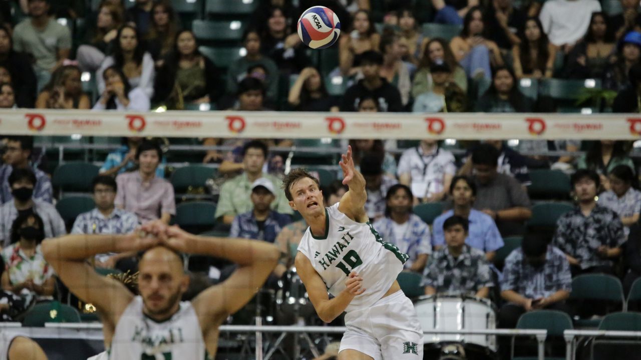 Reflective UH mens volleyball team tops UC San Diego in 4