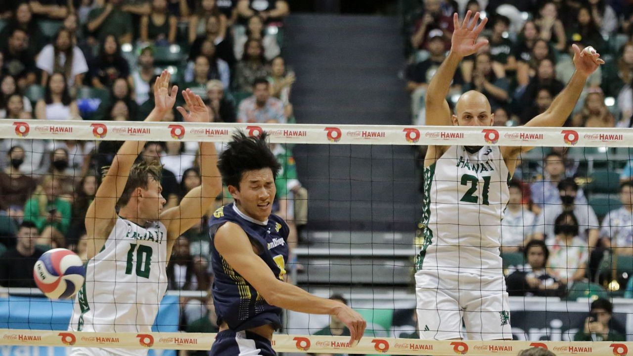 Reflective UH men's volleyball team tops UC San Diego in 4