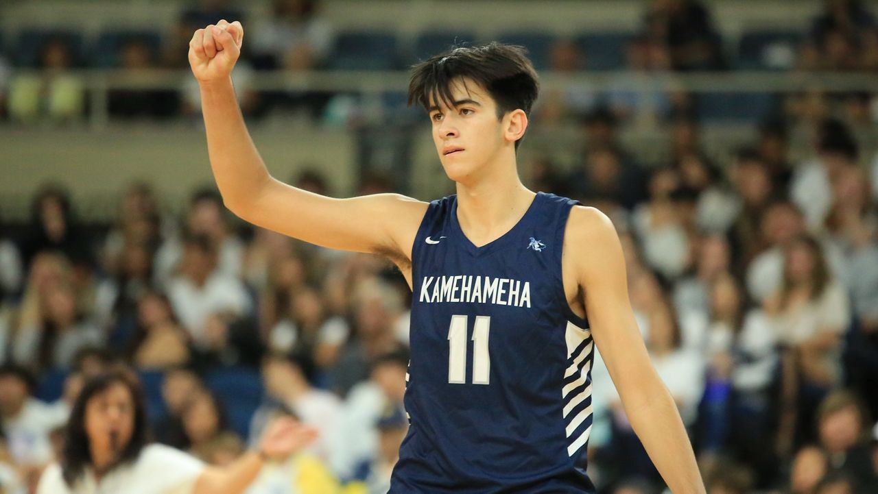 Kamehameha standout Kainoa Wade officially signed with the Hawaii men's volleyball team on Wednesday and will play for his father, Charlie Wade, starting in 2025.