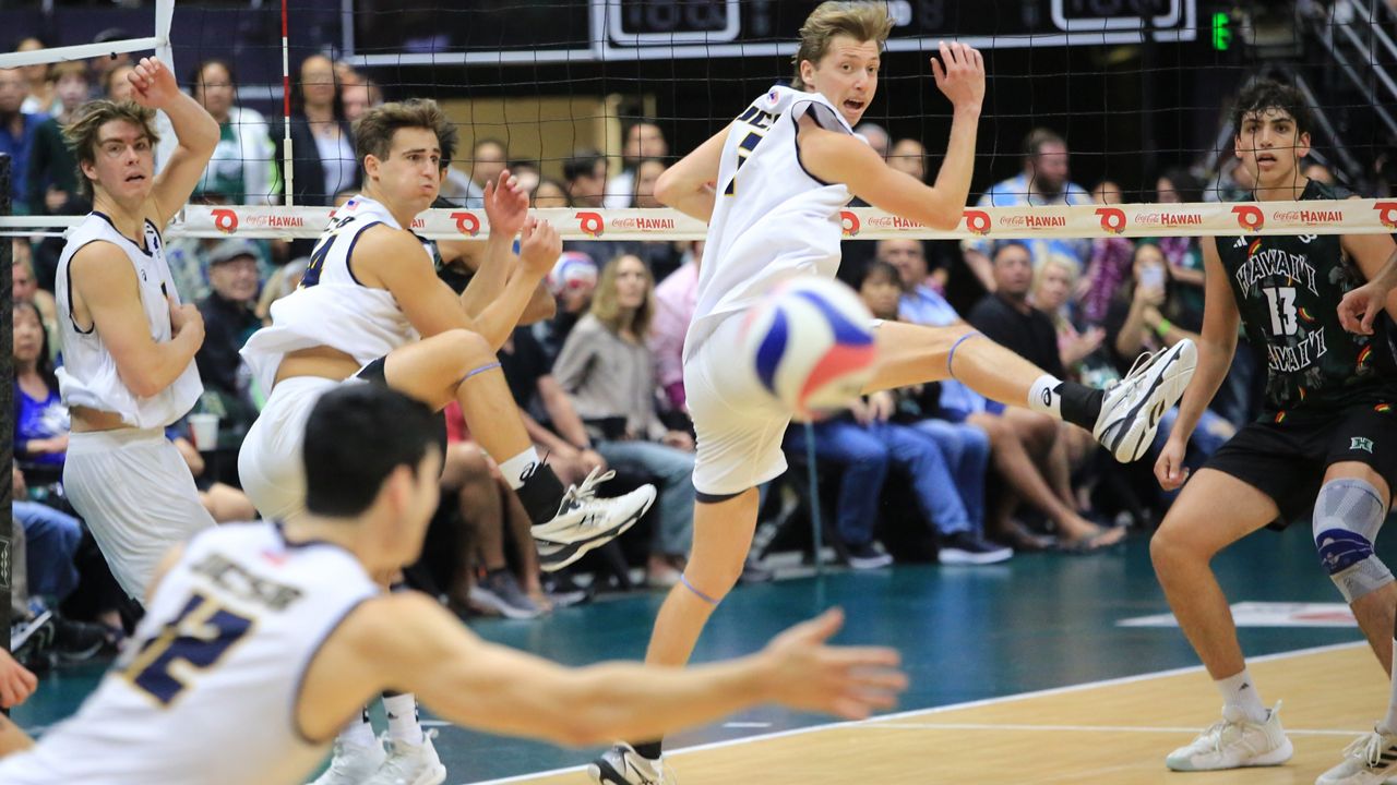 UH men's volleyball outlasts UCSB on emotional senior night