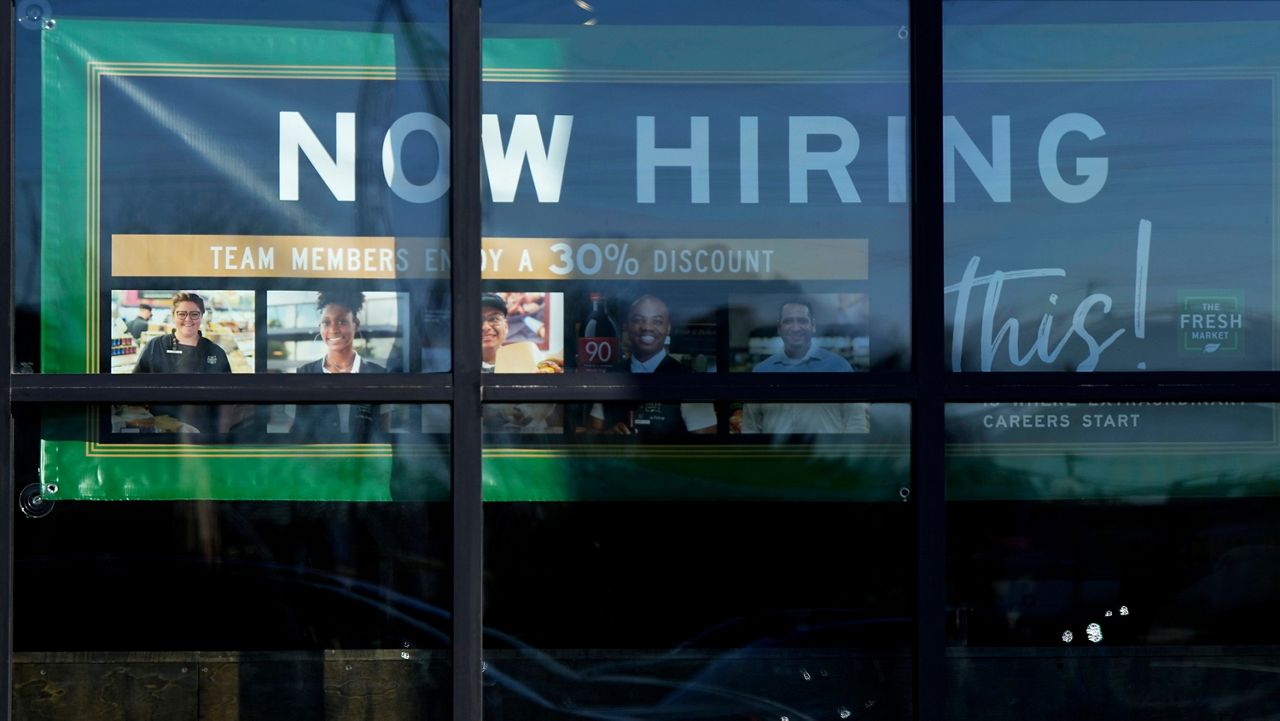 U.S. applications for unemployment benefits inch down to 213,000 as layoffs remain stable