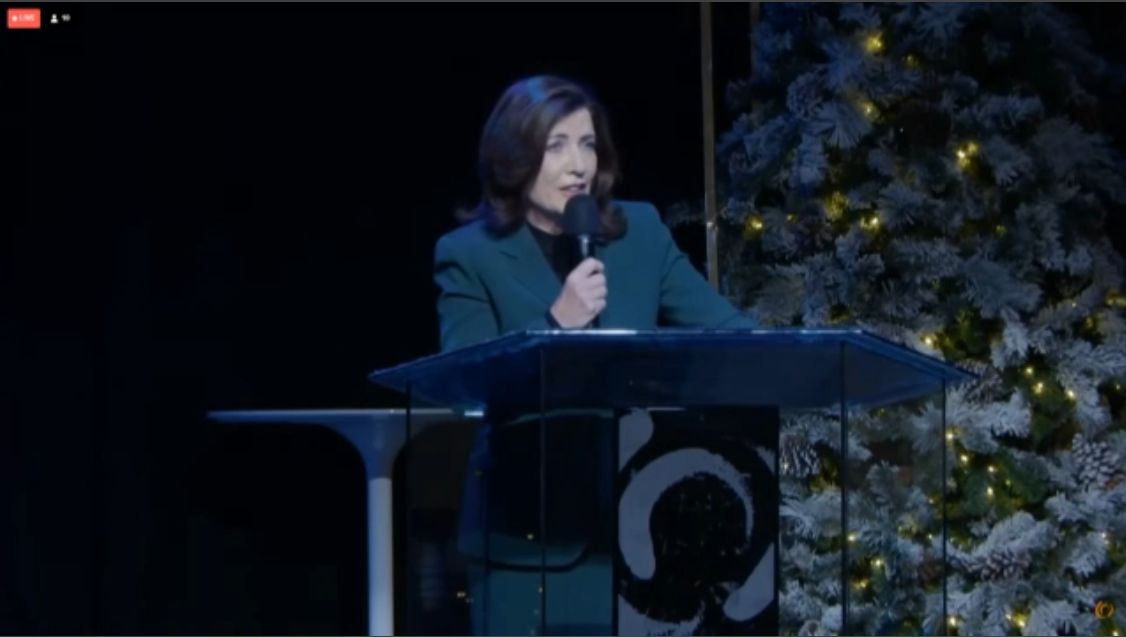 Kathy Hochul announces historic minimum wage increase in New York